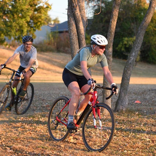 caption: Two Wednesdays left for Cyclocross Practice in the light of the golden hour. Roberts Park at 5:00. 

Plus, race the first two weekends in November: 2nd and 3rd at the Mark Savery Memorial Grand Prix and November 9th and 10th at Saddlebrook CX 

Elite men and women can enter all four events to compete for $1000 purses, courtesy of @champsys and @eliteform_llc 

Link in our bio.